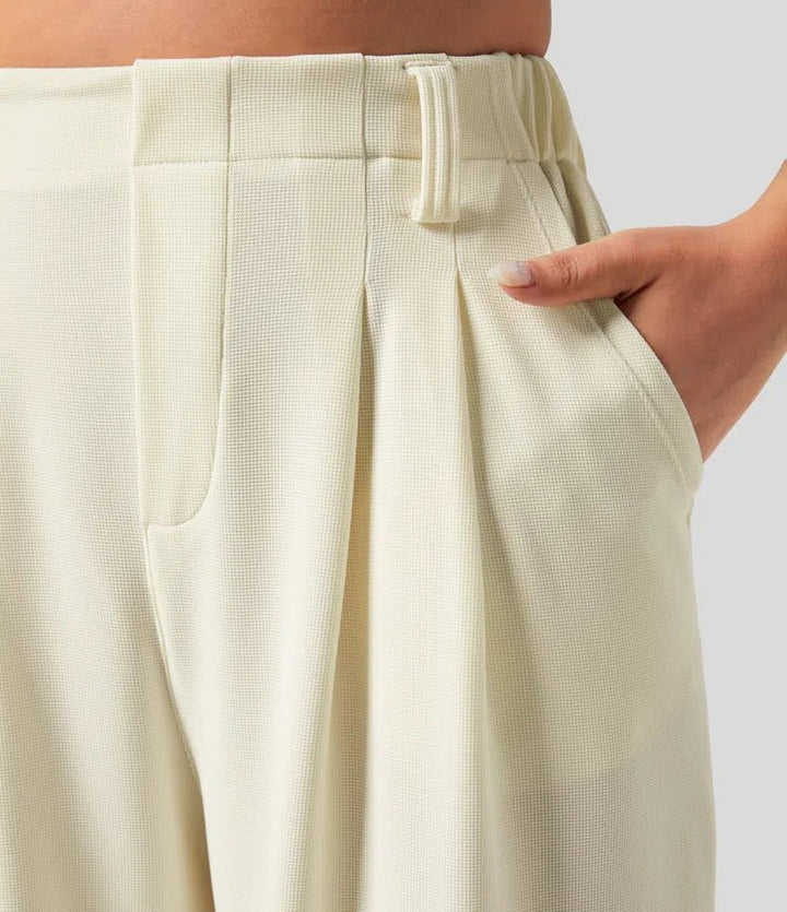 Pantalón femenino de talle alto y pierna ancha. Moda elegante para cualquier ocasión, comodidad asegurada.