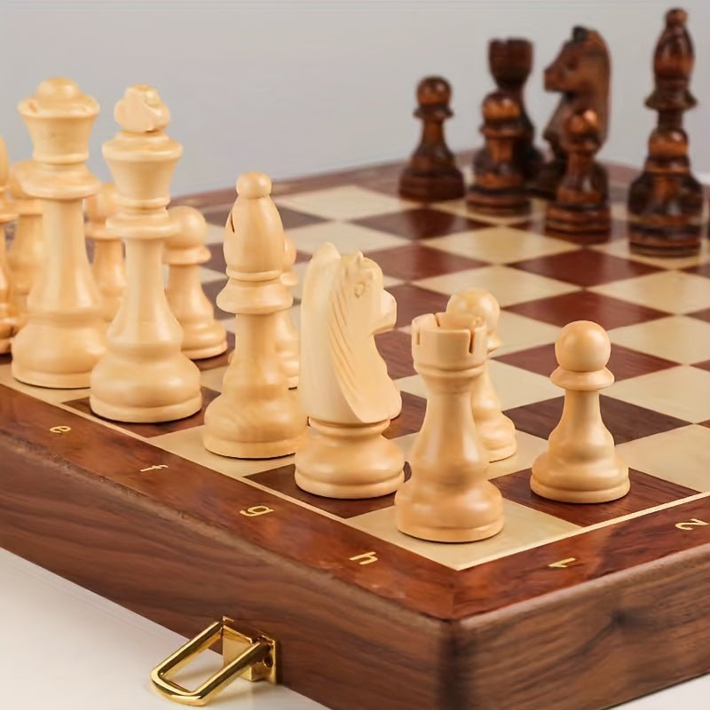 Tablero de ajedrez plegable de madera maciza artesanal. Ideal para juego de estrategia en casa o viaje.
