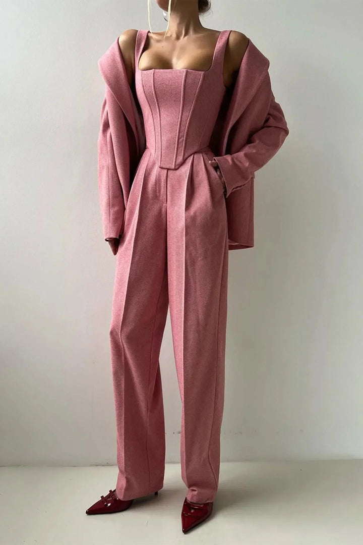 Conjunto sofisticado mujer entallado en tono gris. Tres piezas de moda para un look impecable.