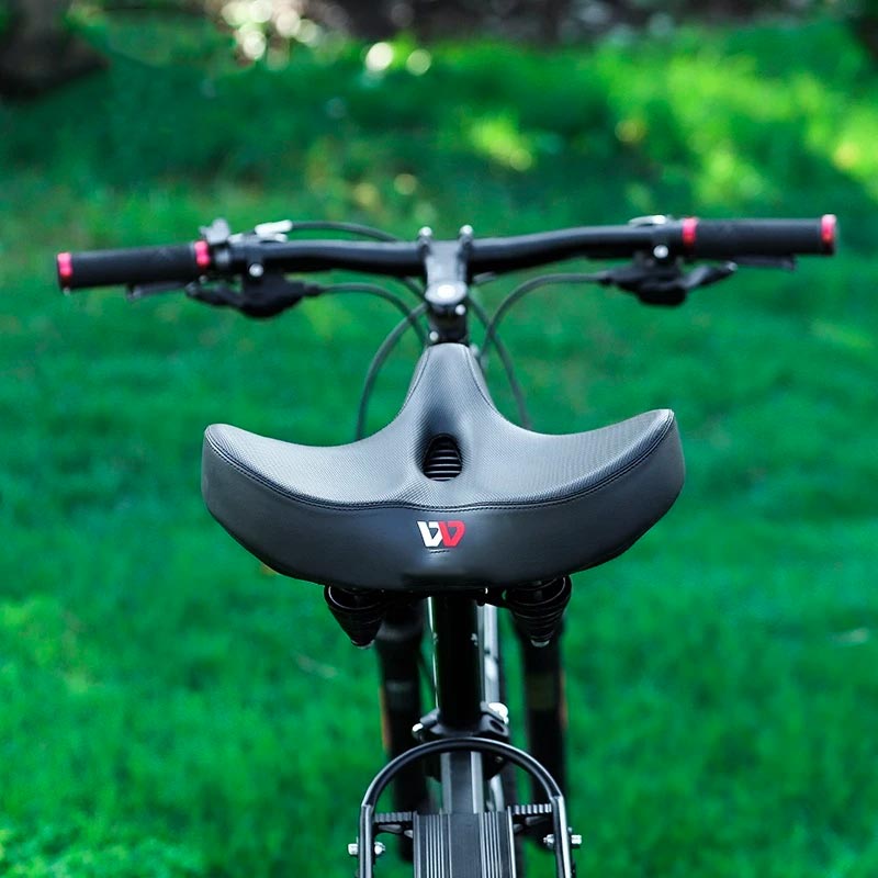 Sillín ergonómico de bicicleta para máximo confort en paseos largos de ciclismo.