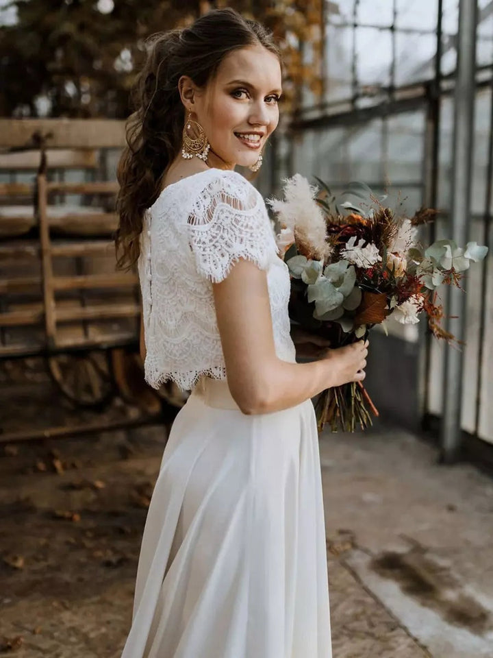 Vestido de novia de encaje de dos piezas para mujer. Elegante y moderno para una boda nupcial. Top y falda separadas.