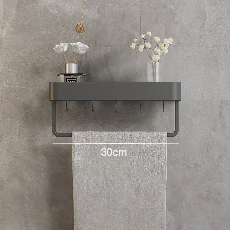Estante flotante gris para baño, perfecto para organizar productos de higiene.