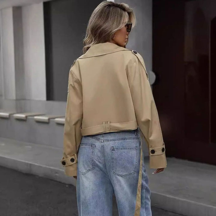 Abrigo trench cropped cruzado para mujer, manga larga, solapa ancha. Perfecto para looks casuales y elegantes.