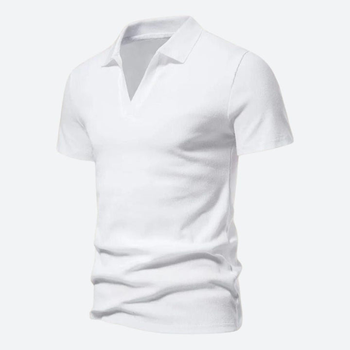 Polo de hombre casual con cuello V, manga corta. Camisa versátil para moda masculina de verano, cómoda y elegante.