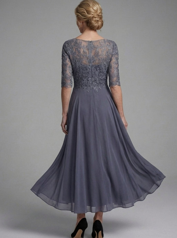 Elegante vestido midi de fiesta con encaje y mangas transparentes. Vestido formal de mujer para eventos especiales.
