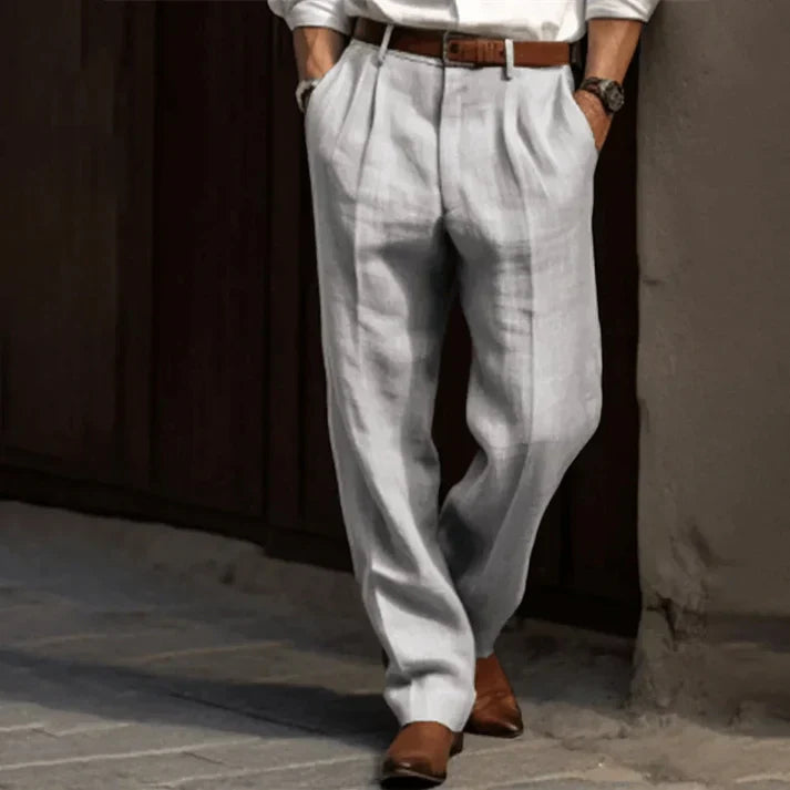 Pantalón relajado de hombre combinado para un outfit casual elegante. Ropa versátil y cómoda para cualquier ocasión.