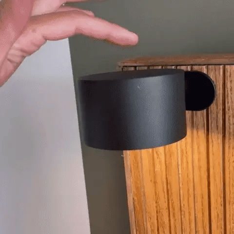 Lámpara LED Spotlight inalámbrica y regulable, ideal para pared, con rotación 360°.