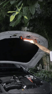 Luz de trabajo LED con base magnética para mantenimiento, taller y uso portátil. Recargable.