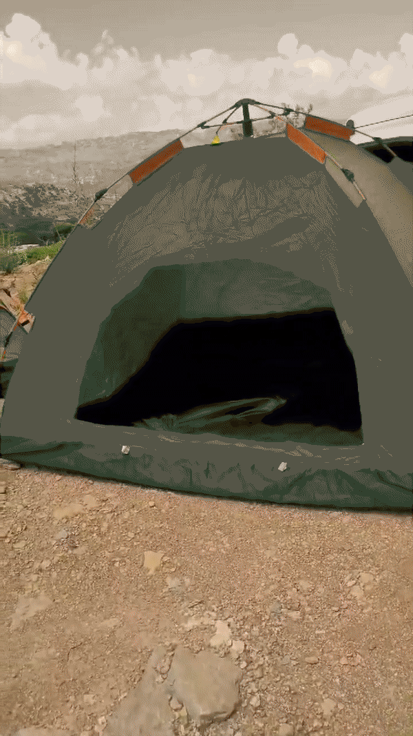 Carpa de camping portátil con bolsa, fácil de llevar para senderismo, playa y montaña. Aventura al aire libre.
