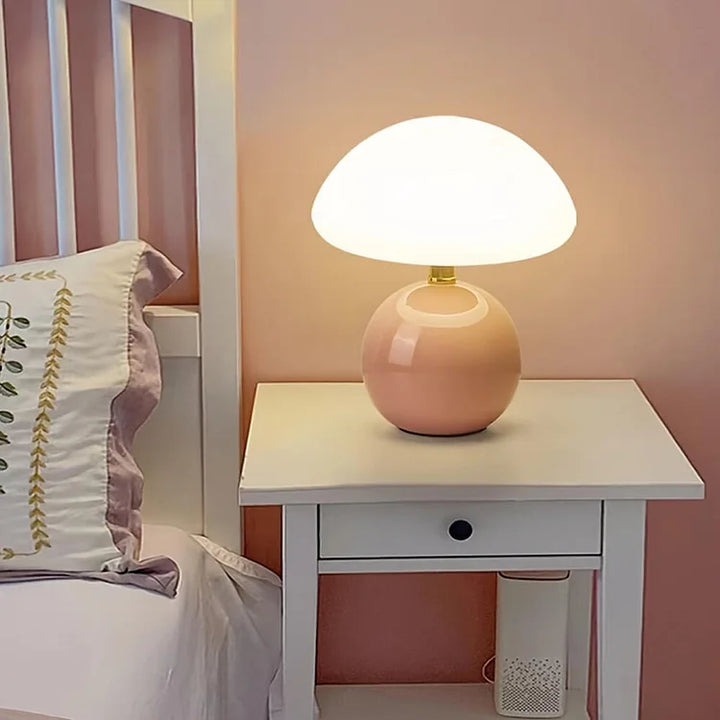 Lámpara hongo LED, diseño Bauhaus, perfecta para mesita de noche o escritorio, muy funcional.