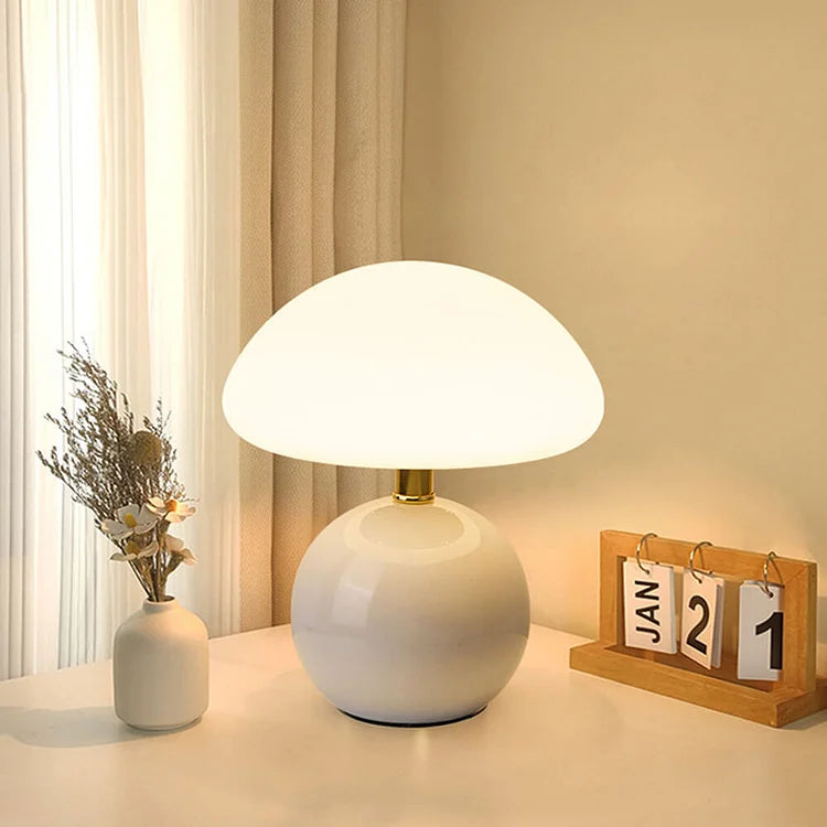 Lámpara moderna de mesa, hongo de 20cm, ideal para añadir un toque de diseño y luz al hogar.