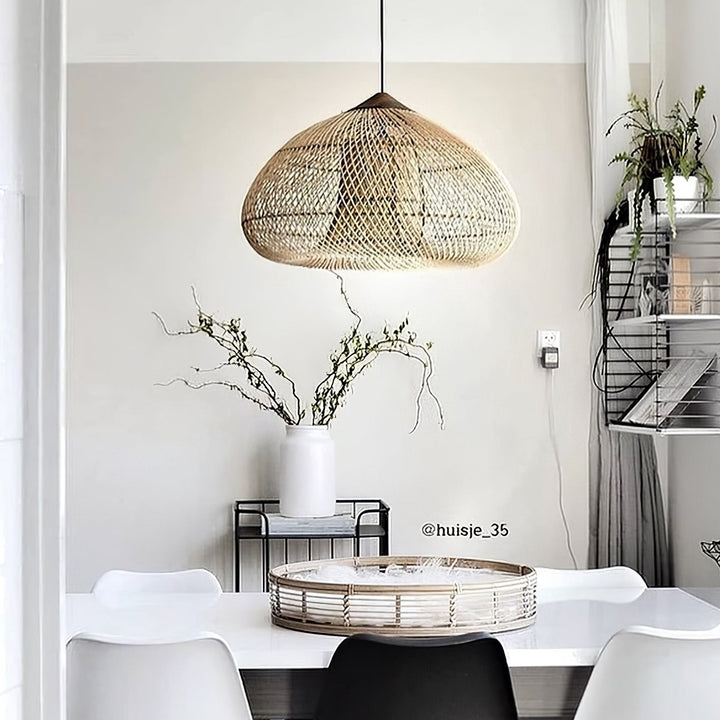 Lámpara colgante natural hecha a mano, perfecta para la sala de estar o comedor.