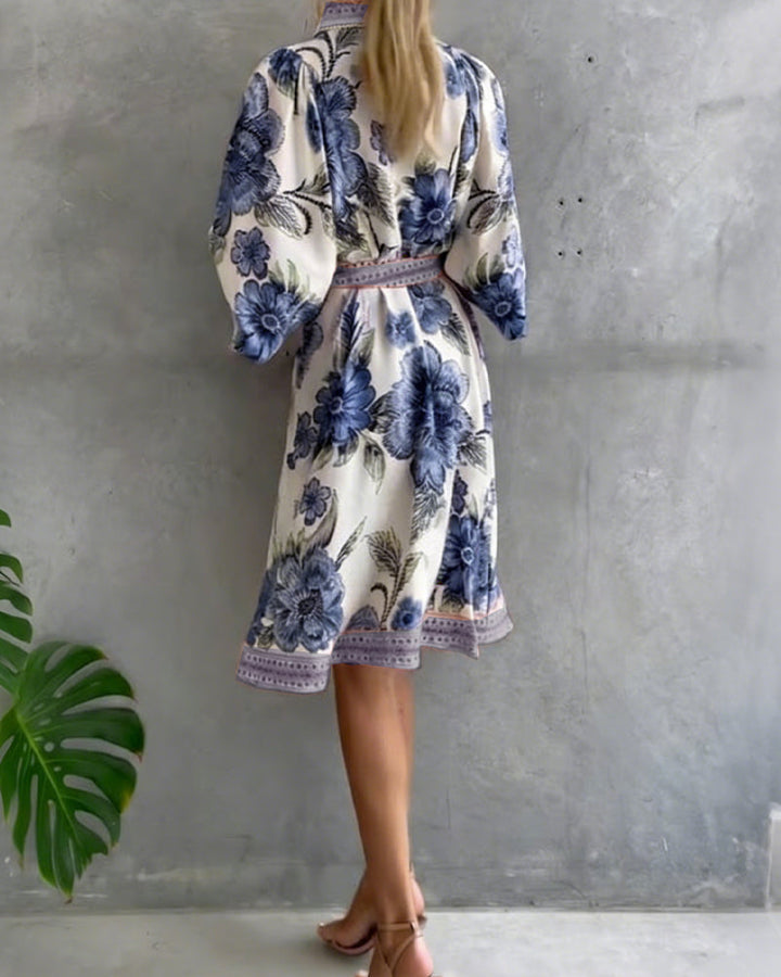 Vestido floral elegante para mujer, mangas farol y botones, un outfit versátil.