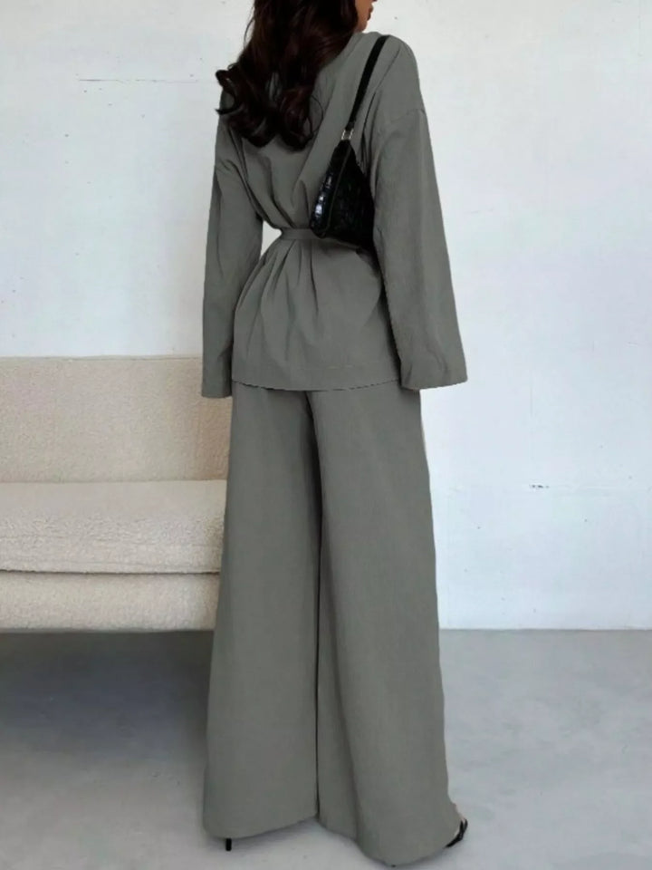 Prendas de moda mujer: Conjunto elegante con top lazo y pantalón ancho. Ideal outfit.