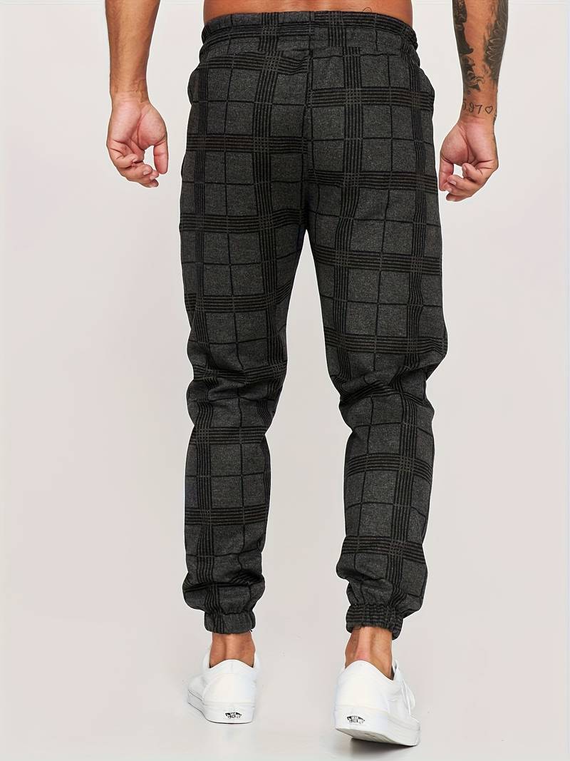 Parte trasera de pantalón jogger masculino, corte moderno y ajuste cómodo para hombre deportivo.