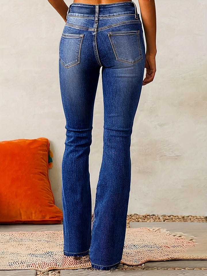 Vaqueros talle alto acampanados para mujer con doble botón. Jeans retro flare de moda.