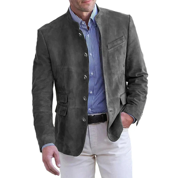 Blazer de hombre con diseño de cuello alto y cierre de botones. Chaqueta versátil para un estilo moderno y sofisticado.