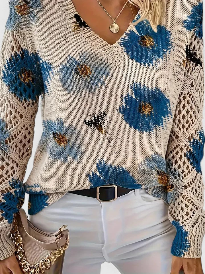 Mujer luciendo jersey floral cómodo para otoño-invierno. Ropa casual versátil y femenina.