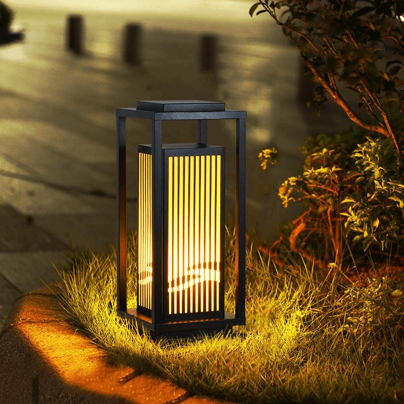 Lámpara solar LED moderna para jardín. Iluminación exterior impermeable y ecológica.