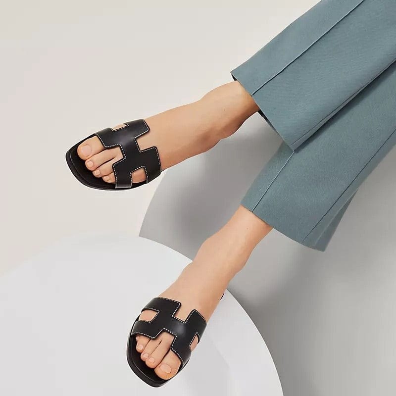 Par de zapatillas de mujer para casa, suaves, elegantes y muy cómodas.