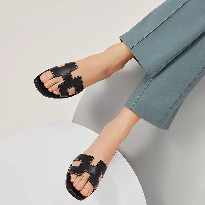 Par de zapatillas de mujer para casa, suaves, elegantes y muy cómodas.
