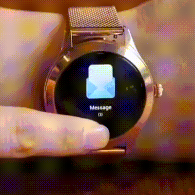 Smartwatch AstraGlow elegante para mujer. Tecnología de fitness, notificaciones y monitor de actividad deportiva.