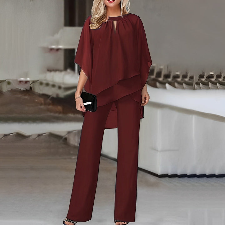 Conjunto elegante de dos piezas para mujer, top capa y pantalón ancho. Ideal para fiestas y eventos.