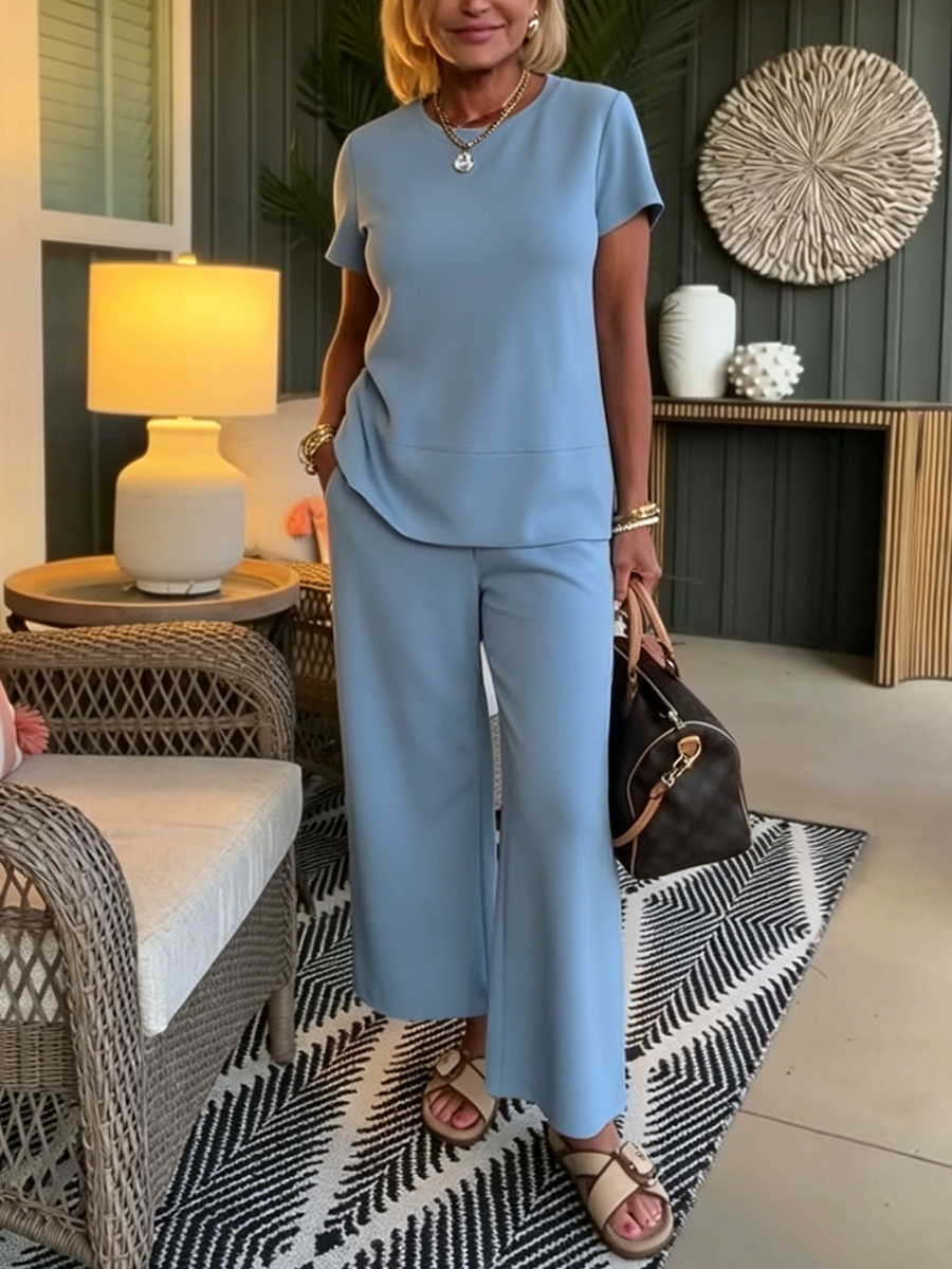 Conjunto mujer dos piezas minimalista fluido azul, ideal para un look elegante y cómodo de verano.