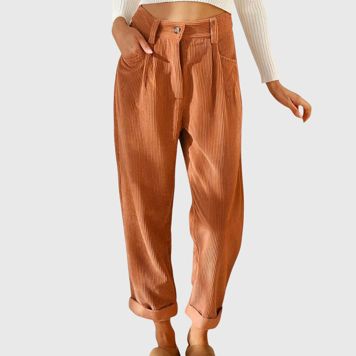 Pantalón Hortensia de mujer con corte moderno, ideal para un estilo elegante o casual de otoño-invierno.