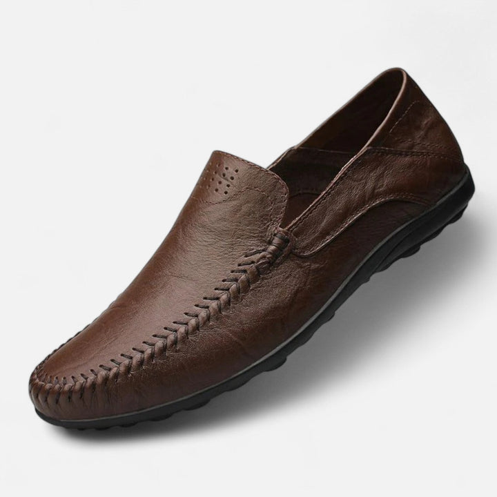 Zapatos Oxford de piel para hombre, estilo formal y elegante, ideales para negocios y eventos especiales.