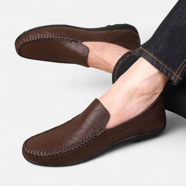 Perfil lateral de zapatos Oxford de vestir para hombre, color negro, suela cómoda, estilo ejecutivo.