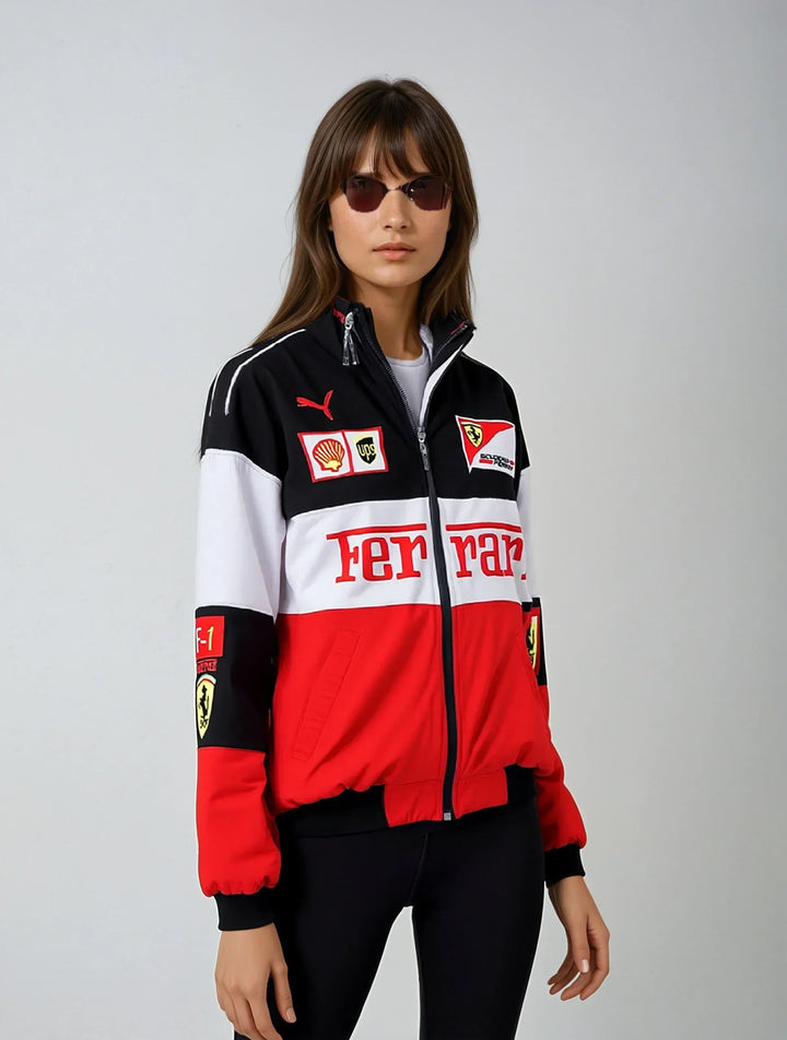 Vista trasera de chaqueta unisex de carreras vintage, acentuando su diseño para outerwear.