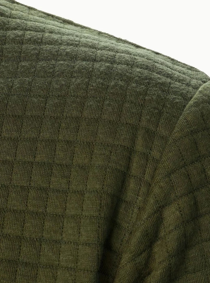 Bomber texturizada de cuadros, masculina, ideal para cualquier look de entretiempo.