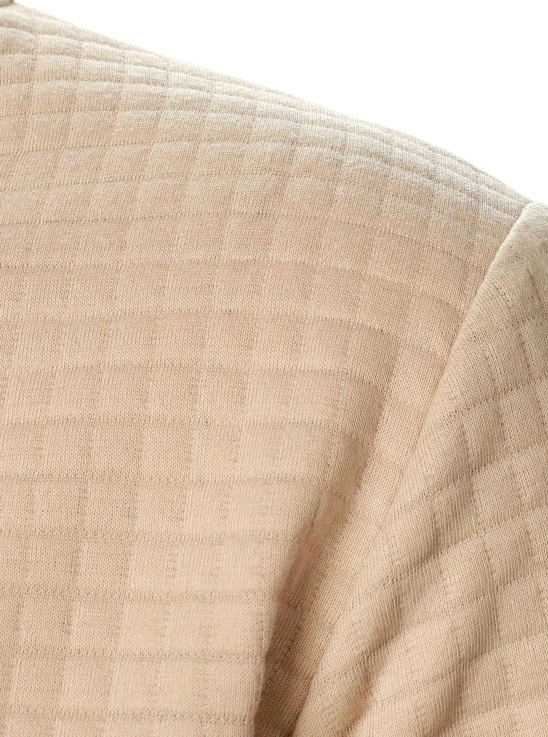Chaqueta masculina de entretiempo, textura de cuadros, estilo bomber moderno.