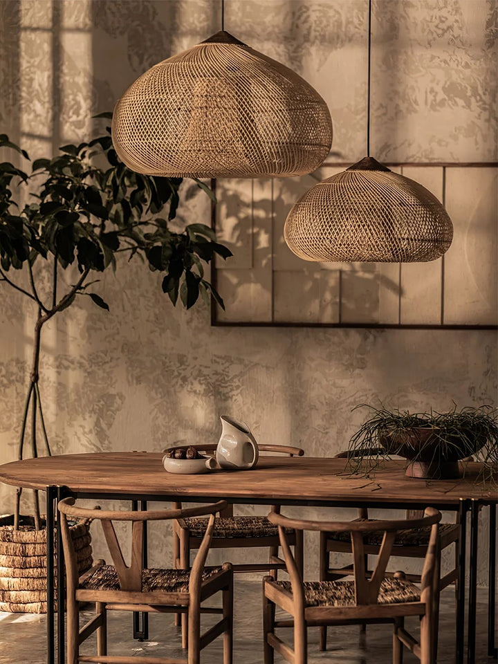 Lámpara colgante artesanal, estilo arpa, ilumina tu comedor con encanto natural.