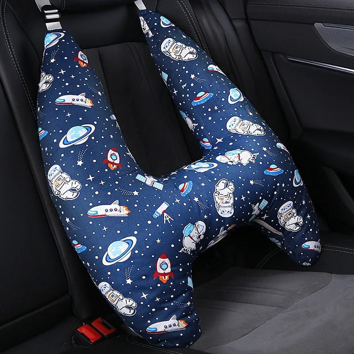 Almohada cervical universal, perfecta para viajes de adultos. Confort óptimo en cualquier medio de transporte.