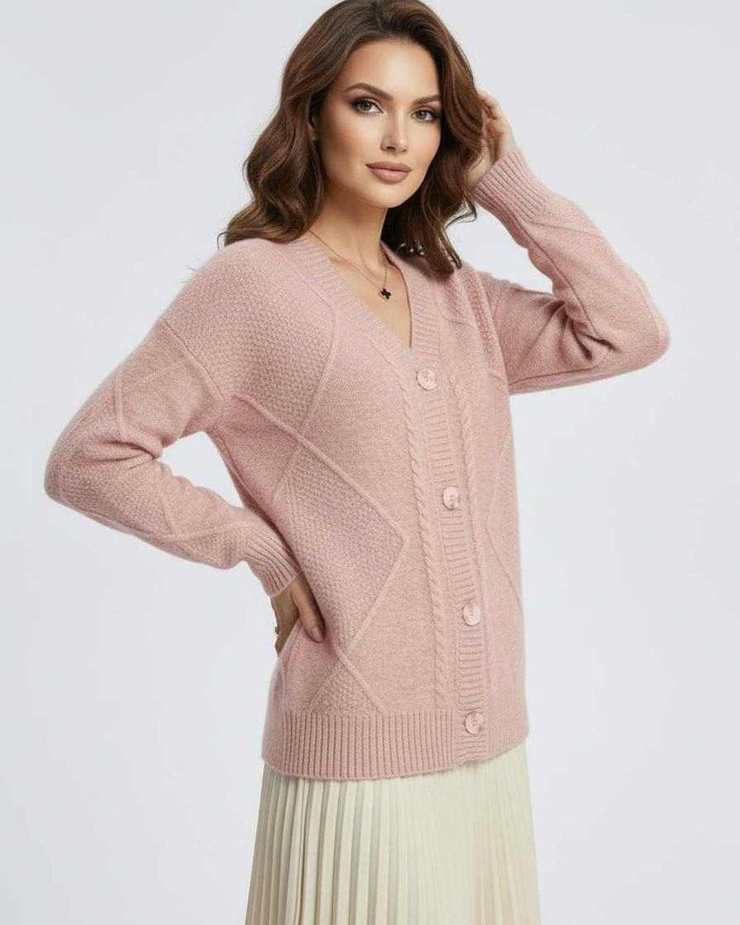 Cárdigan Fleur blanco de mujer, elegante y versátil. Prenda clave de moda femenina para otoño invierno.