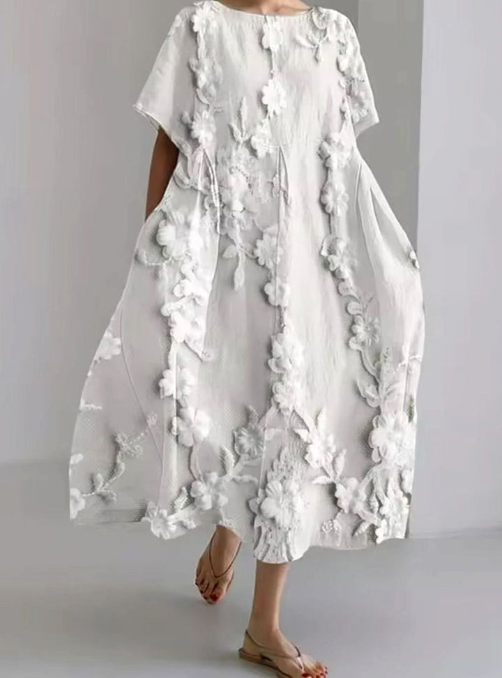 Vestido largo para mujer, con apliques florales en el cuello redondo. Estilo chic para bodas o eventos al aire libre.