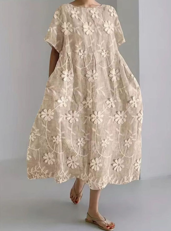 Vestido maxi floral con apliques para mujer, ideal para el verano. Estilo casual elegante, cuello redondo, femenino.