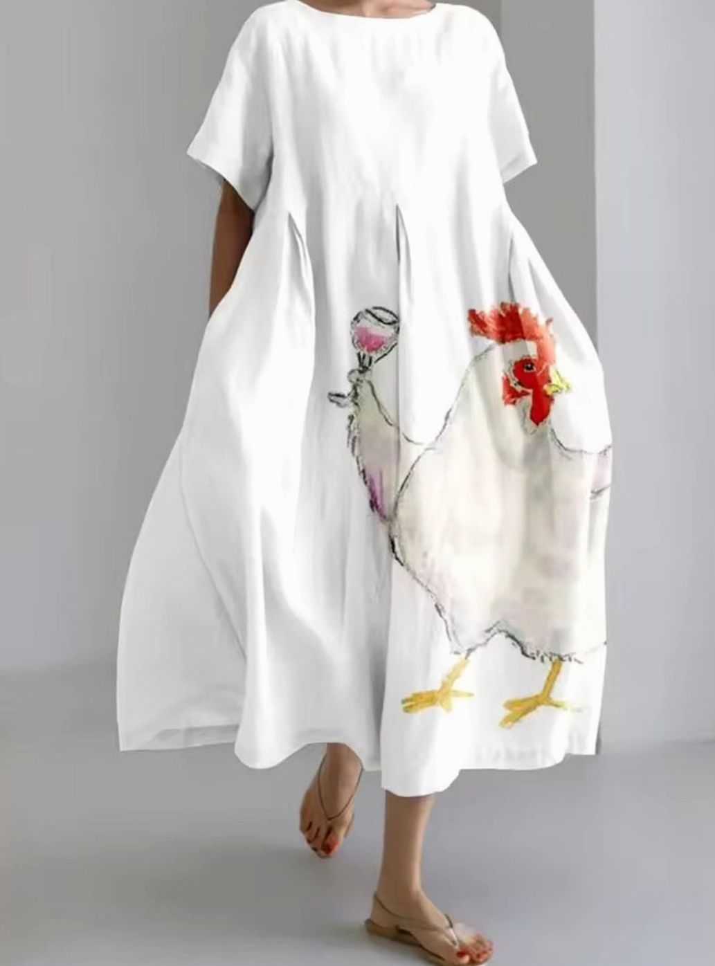 Apliques florales 3D en vestido largo de mujer con cuello redondo. Perfecto para bodas de día o paseos veraniegos.