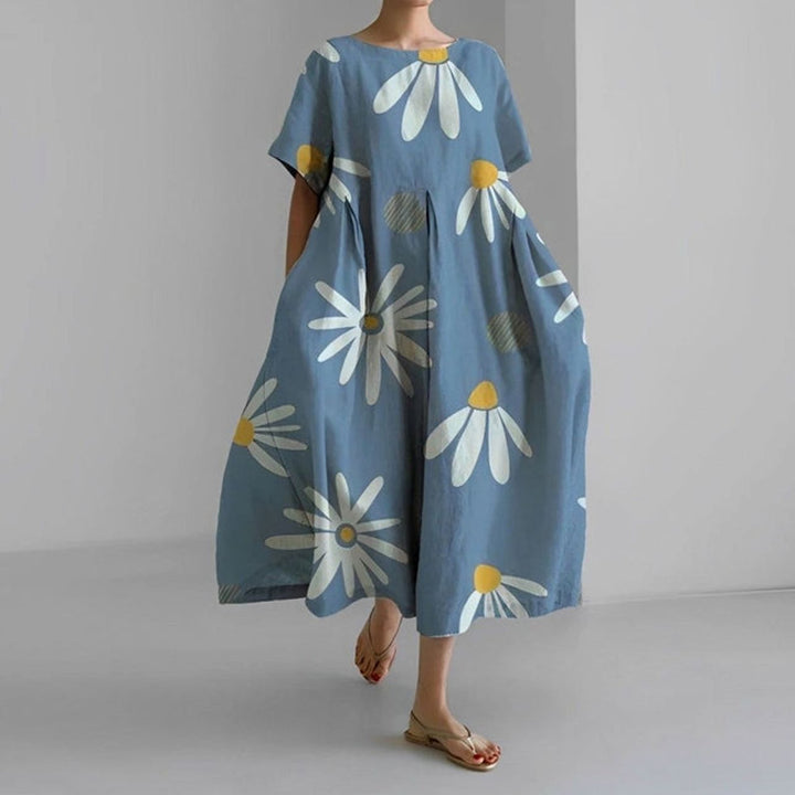 Vestido midi floral de mujer con vuelo (swing), manga corta, bolsillos, corte holgado. Look casual de verano.