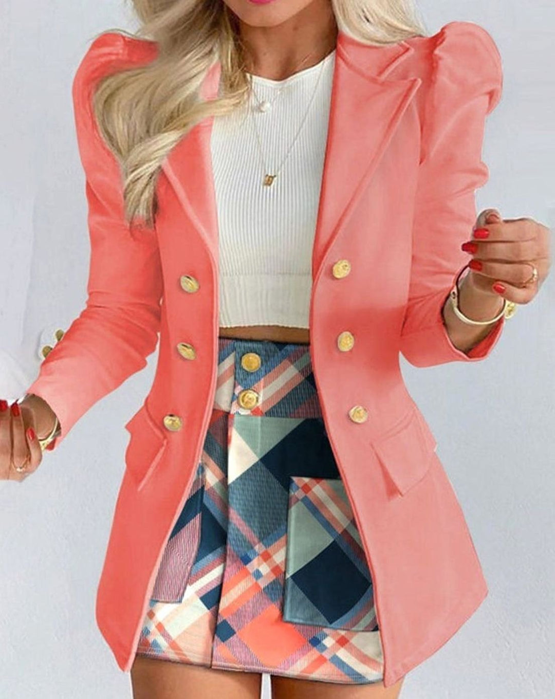 Chaqueta blazer cruzada y falda floral mini. Conjunto mujer dos piezas elegante, ideal ropa fiesta.