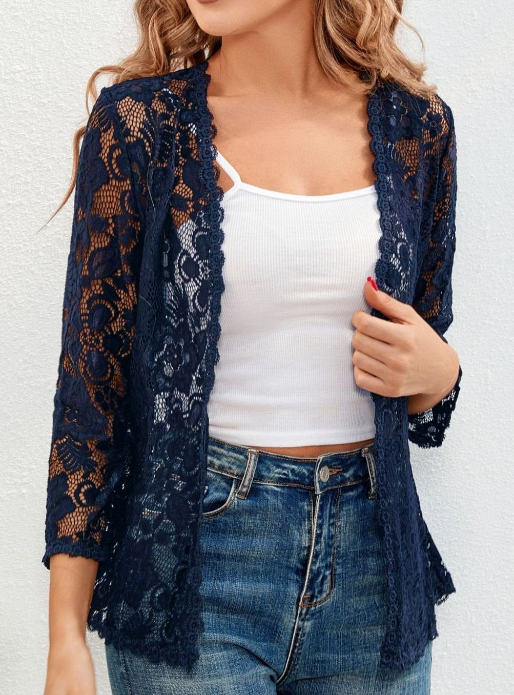 Cárdigan de encaje floral para mujer, manga tres cuartos. Prenda abierta elegante y ligera.