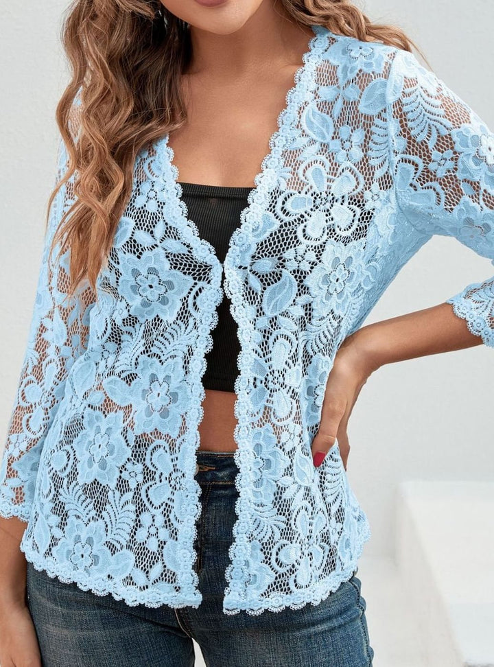 Cárdigan abierto de encaje floral, manga 3/4. Estilo romántico y ligero para mujer.