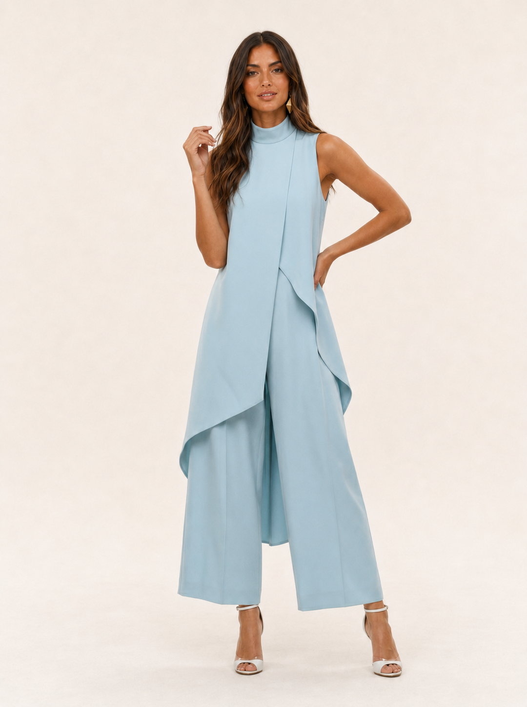 Elegante conjunto de mujer, ideal para eventos de gala, bodas o fiestas de verano y primavera.