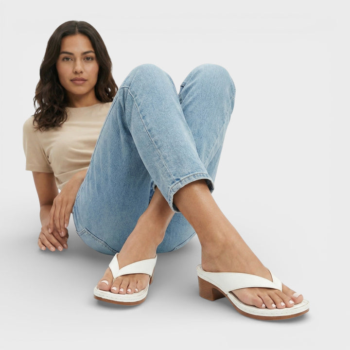 Sandalias ortopédicas de mujer, tacón bajo. Diseño elegante para el verano, ofreciendo comodidad y soporte ergonómico.