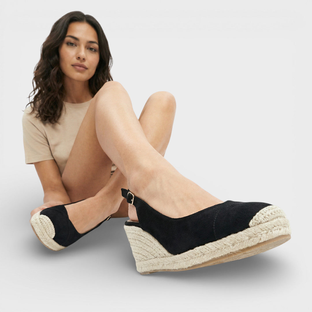 Zapatos de mujer: alpargatas de cuña cerrada, un calzado de verano y primavera moderno y muy cómodo.
