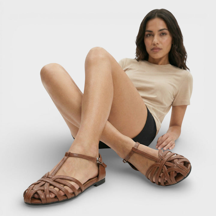 Sandalias de paseo LAURA, planas y ligeras. Un calzado cómodo para mujer con estilo casual.