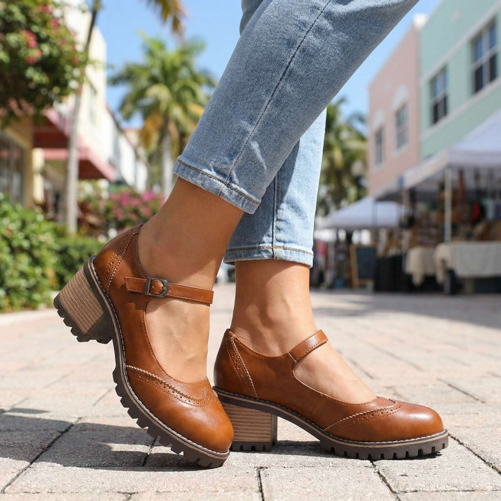 Zapatos Mary Jane de mujer estilo vintage. Diseño elegante casual con tacón ancho para comodidad.