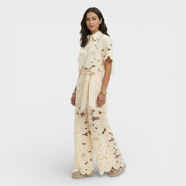 Conjunto elegante de camisa y pantalón para mujer, ideal invitada de boda, graduación o evento formal.